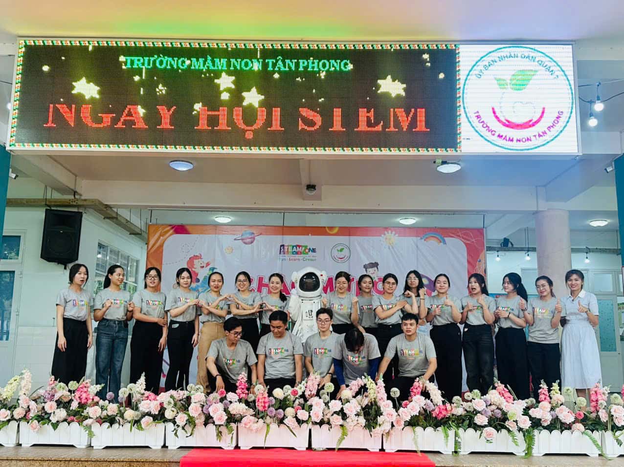 Các bạn trong ban tổ chức ngày hội STEM