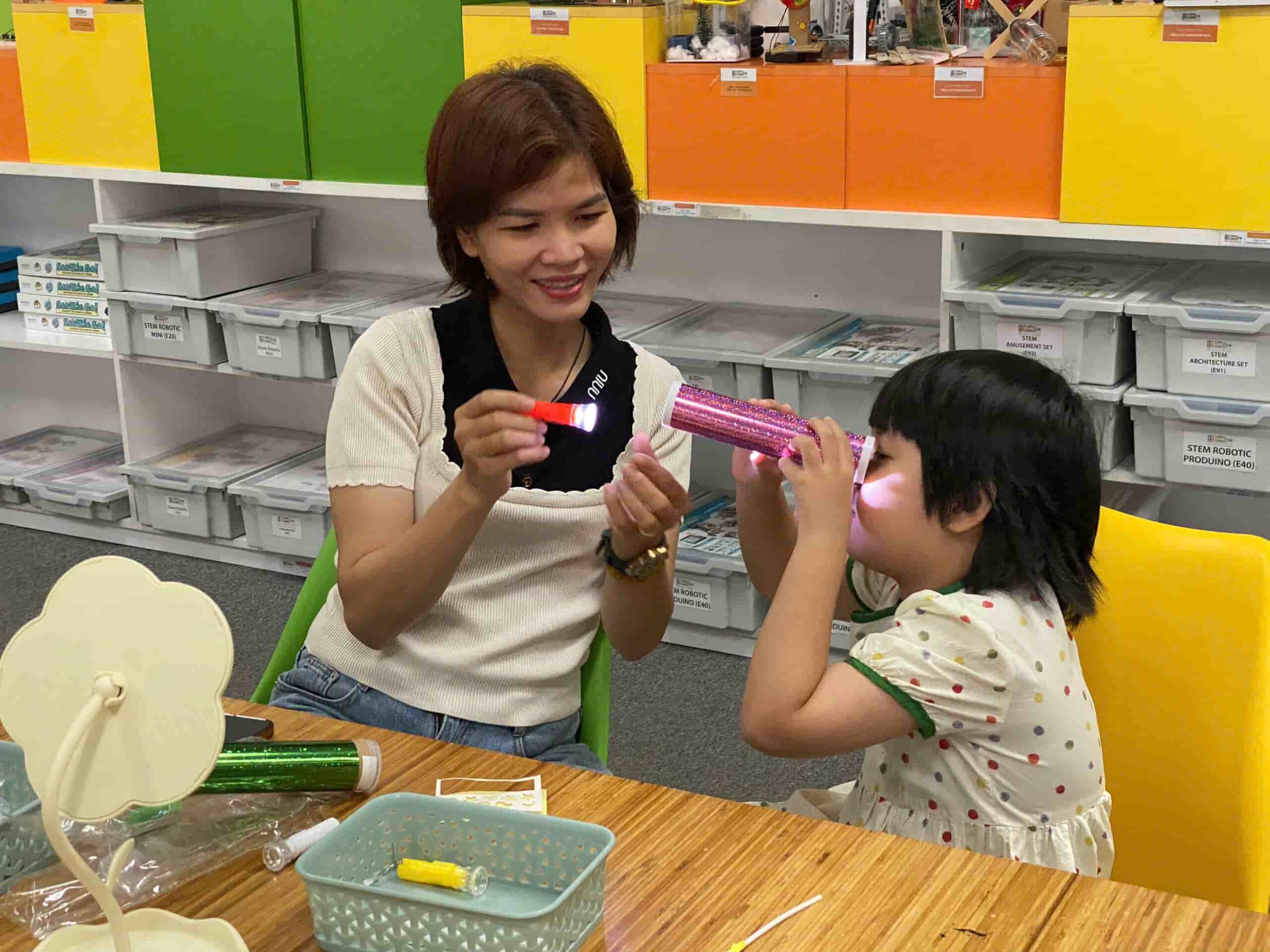 Chế tạo kính vạn hoa
