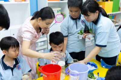 Học Qua Trải Nghiệm Là Gì? Vì Sao Trẻ Nhớ Lâu Hơn Khi Tự Tay Làm?